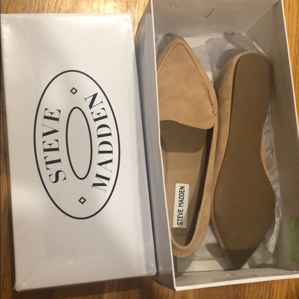 New in Box! Steve Madden “Feather” loafer